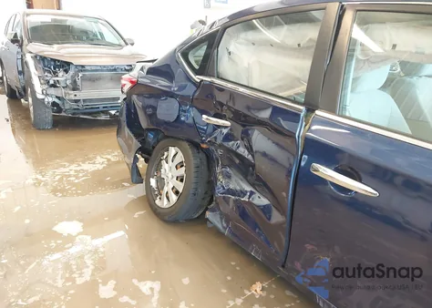 2017 Nissan Sentra S z USA, uszkodzony, nr VIN 3N1AB7AP2HY252047